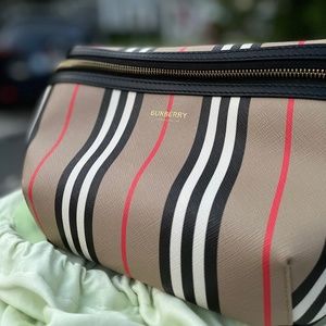 Burberry Fanny pack